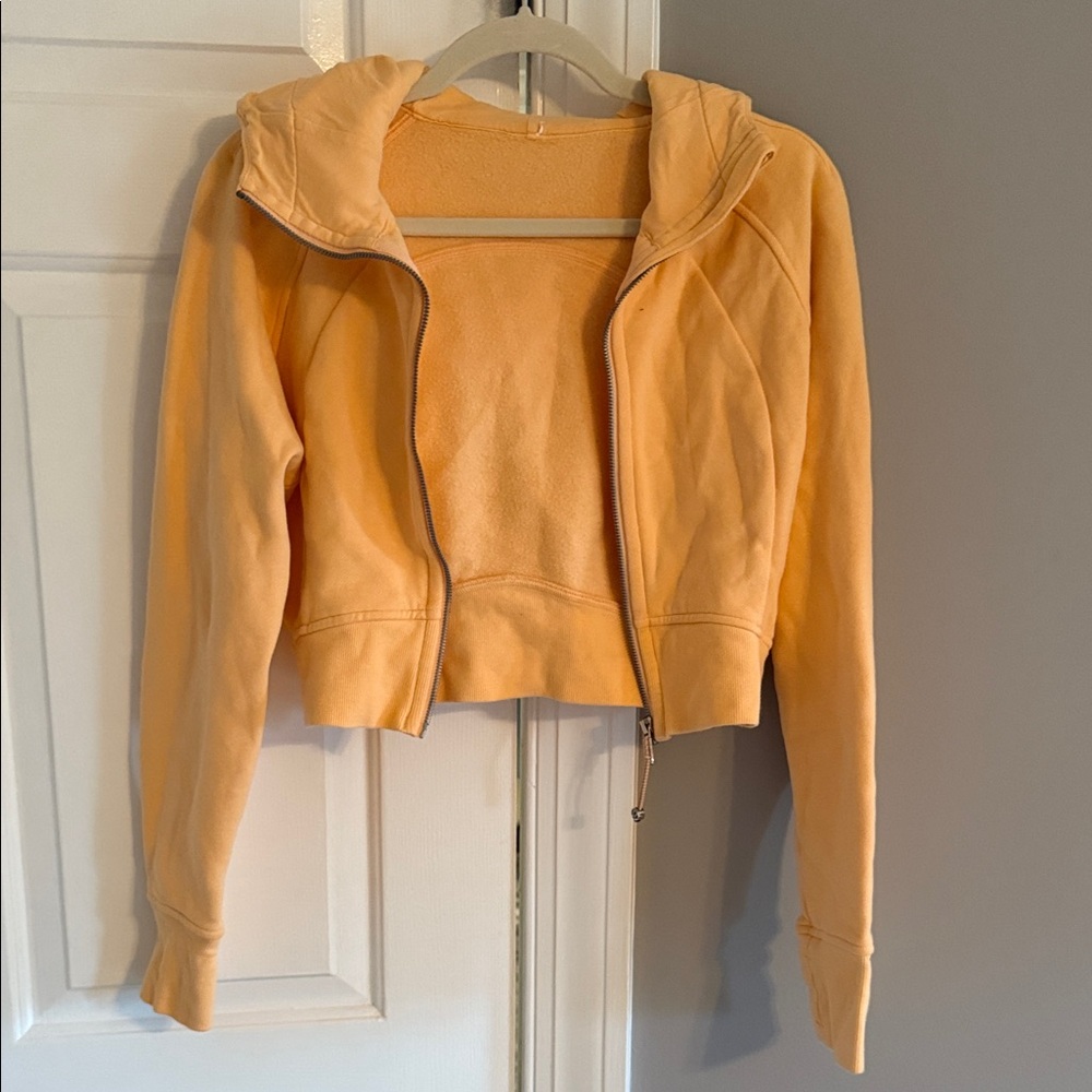 Lululemon Women's light orange scuba